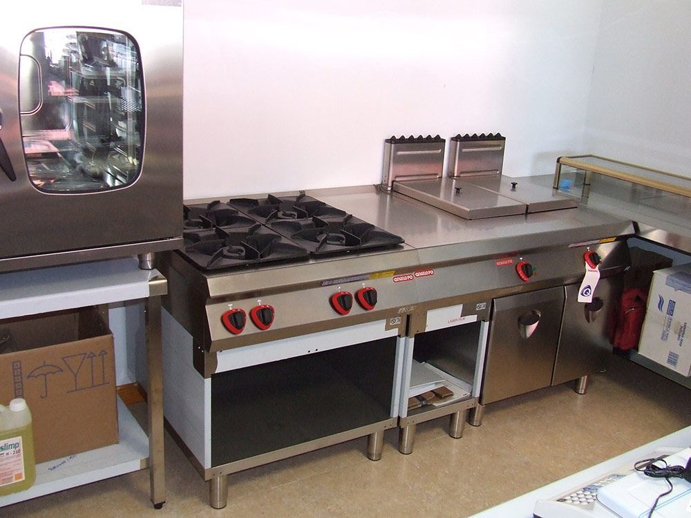 Cocina completa metálica para hostelería