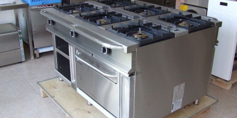 Cocina industrial de metálica de cuatro fuegos